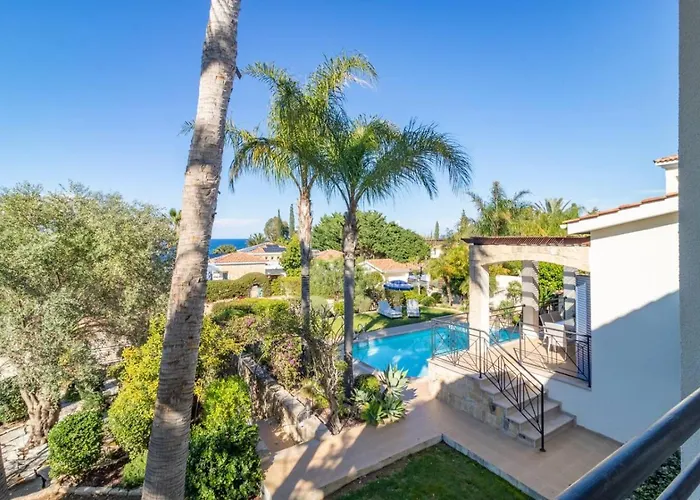 Lavanda - Elegant 3br Retreat With Private Pool & Garden Semesterbostad