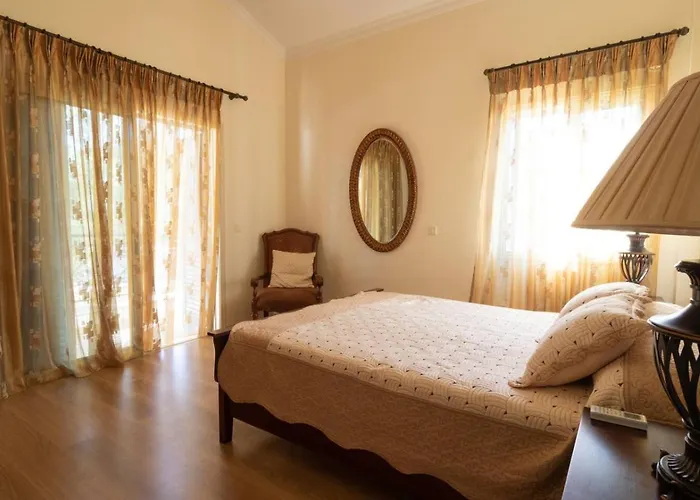 Lavanda - Elegant 3br Retreat With Private Pool & Garden Semesterbostad *