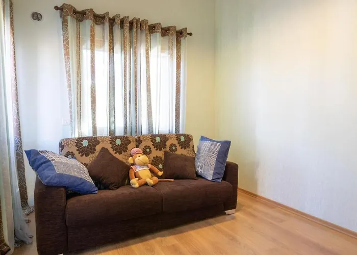 Semesterbostad Lavanda - Elegant 3br Retreat With Private Pool & Garden Polis