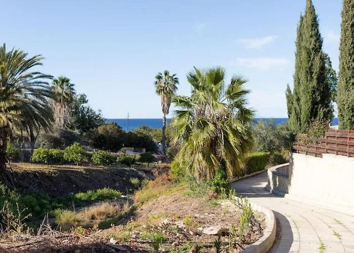 Lavanda - Elegant 3br Retreat With Private Pool & Garden *