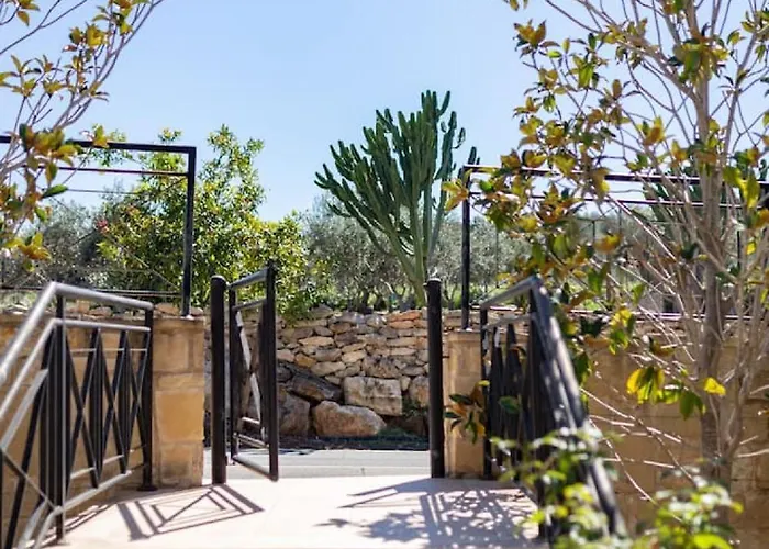 Lavanda - Elegant 3br Retreat With Private Pool & Garden Polis