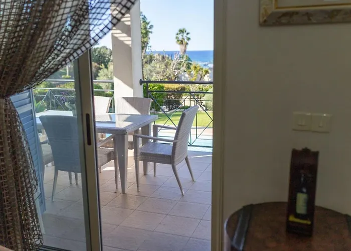 Semesterbostad Lavanda - Elegant 3br Retreat With Private Pool & Garden *