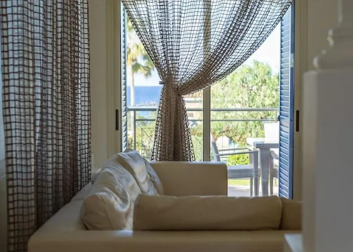 Lavanda - Elegant 3br Retreat With Private Pool & Garden *