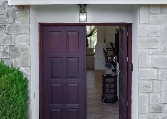 Lavanda - Elegant 3br Retreat With Private Pool & Garden Semesterbostad *