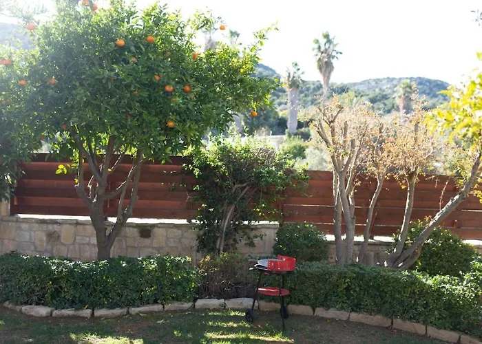 Lavanda - Elegant 3br Retreat With Private Pool & Garden *