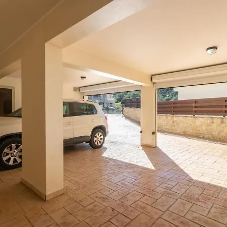 בית נופש Lavanda - Elegant 3br Retreat With Private Pool & Garden