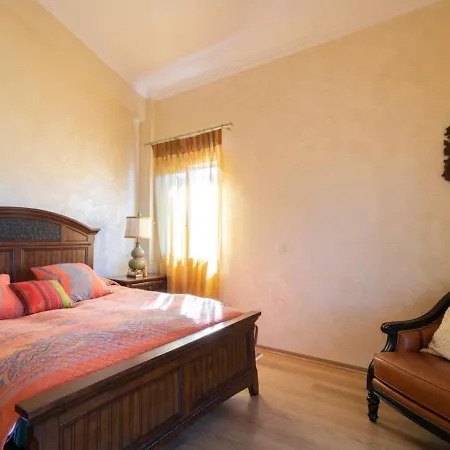 בית נופש Lavanda - Elegant 3br Retreat With Private Pool & Garden