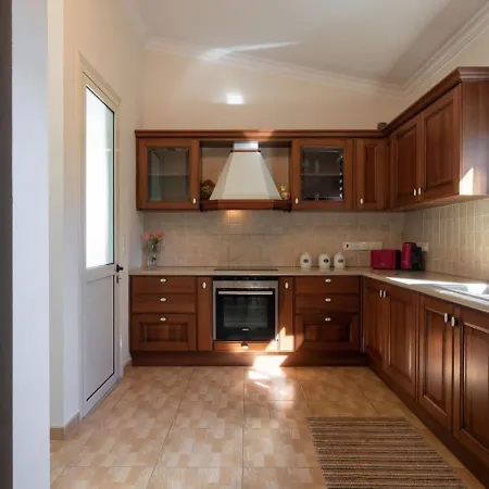 בית נופש Lavanda - Elegant 3br Retreat With Private Pool & Garden *