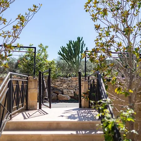 Lavanda - Elegant 3br Retreat With Private Pool & Garden Polis