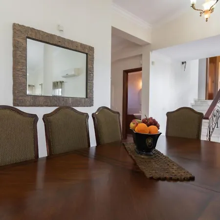 度假居 Lavanda - Elegant 3br Retreat With Private Pool & Garden