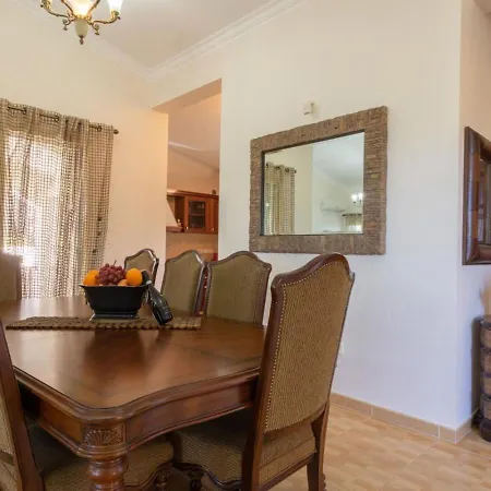 度假居 Lavanda - Elegant 3br Retreat With Private Pool & Garden *