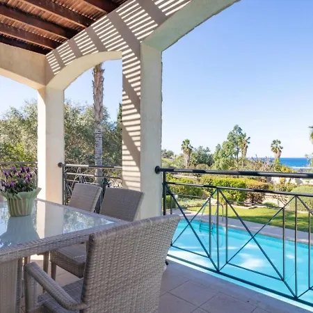 Lavanda - Elegant 3br Retreat With Private Pool & Garden בית נופש Polis