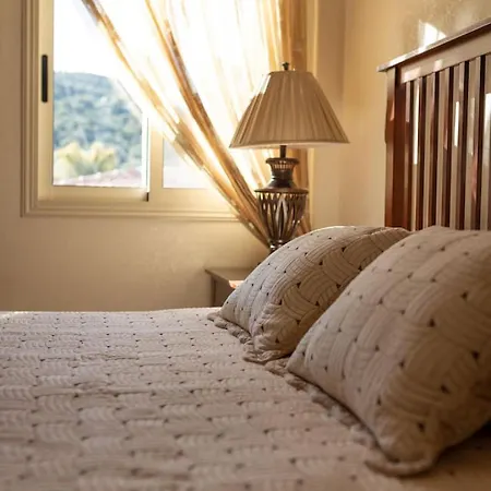 Lavanda - Elegant 3br Retreat With Private Pool & Garden 度假居