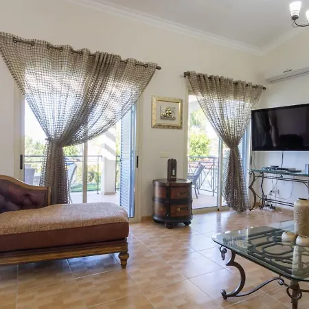 Lavanda - Elegant 3br Retreat With Private Pool & Garden Casa de Férias *