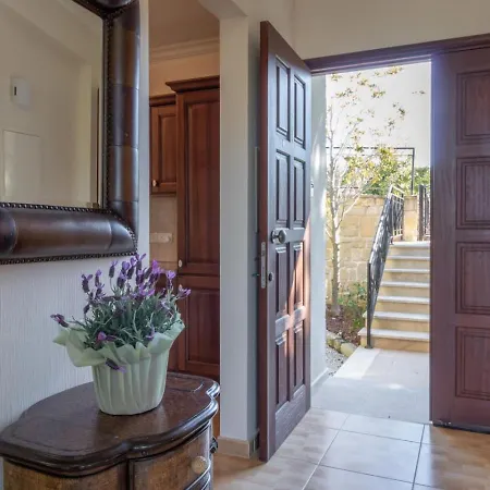 בית נופש Lavanda - Elegant 3br Retreat With Private Pool & Garden Polis