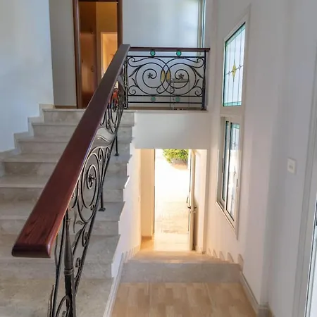 Lavanda - Elegant 3br Retreat With Private Pool & Garden Polis