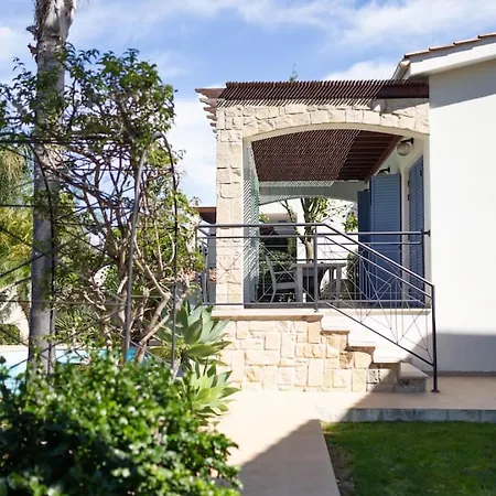 Lavanda - Elegant 3br Retreat With Private Pool & Garden 度假居 Polis