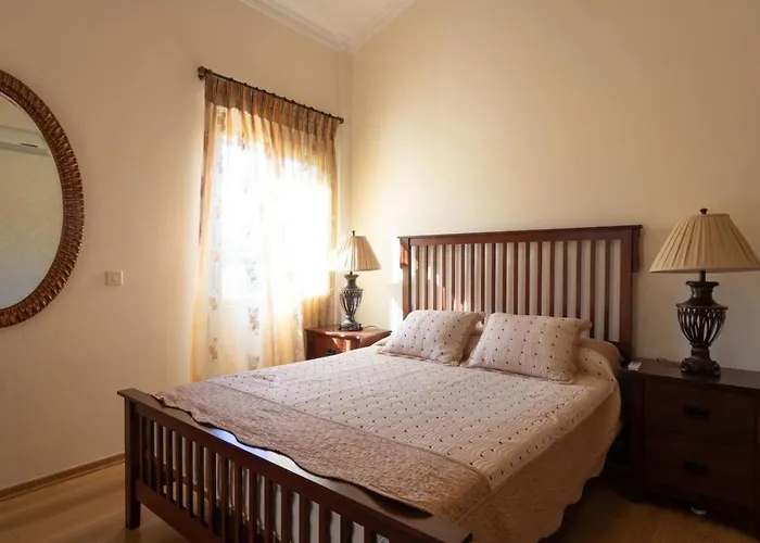 Lavanda - Elegant 3br Retreat With Private Pool & Garden Polis