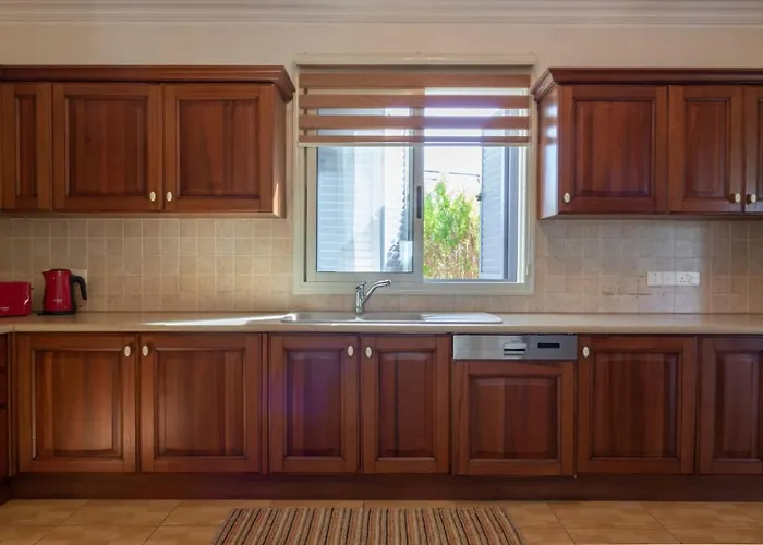 Lavanda - Elegant 3br Retreat With Private Pool & Garden * Polis