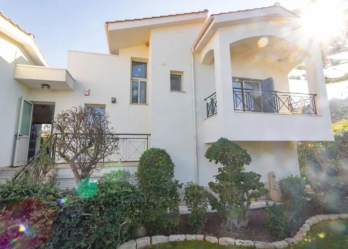 Lavanda - Elegant 3br Retreat With Private Pool & Garden Prázdninový dům